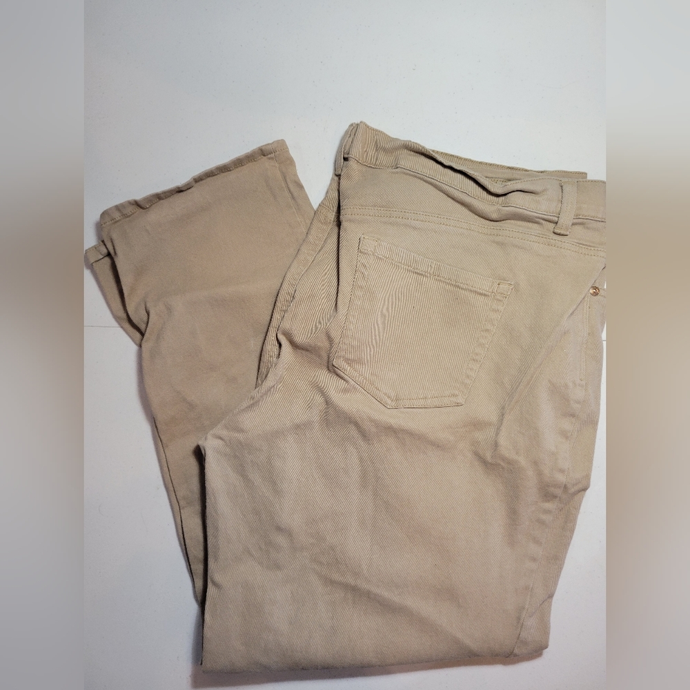 Gloria Vanderbilt Amanda 20W. Tan/Khaki jeans.